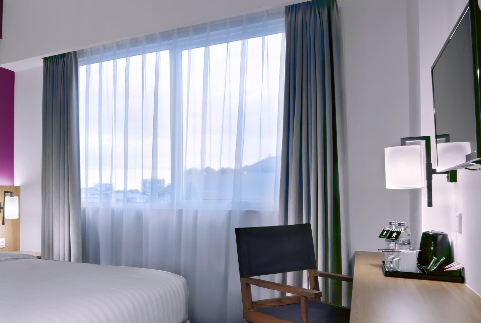 Fame Hotel Sunset Road Kuta  Ngoại thất bức ảnh