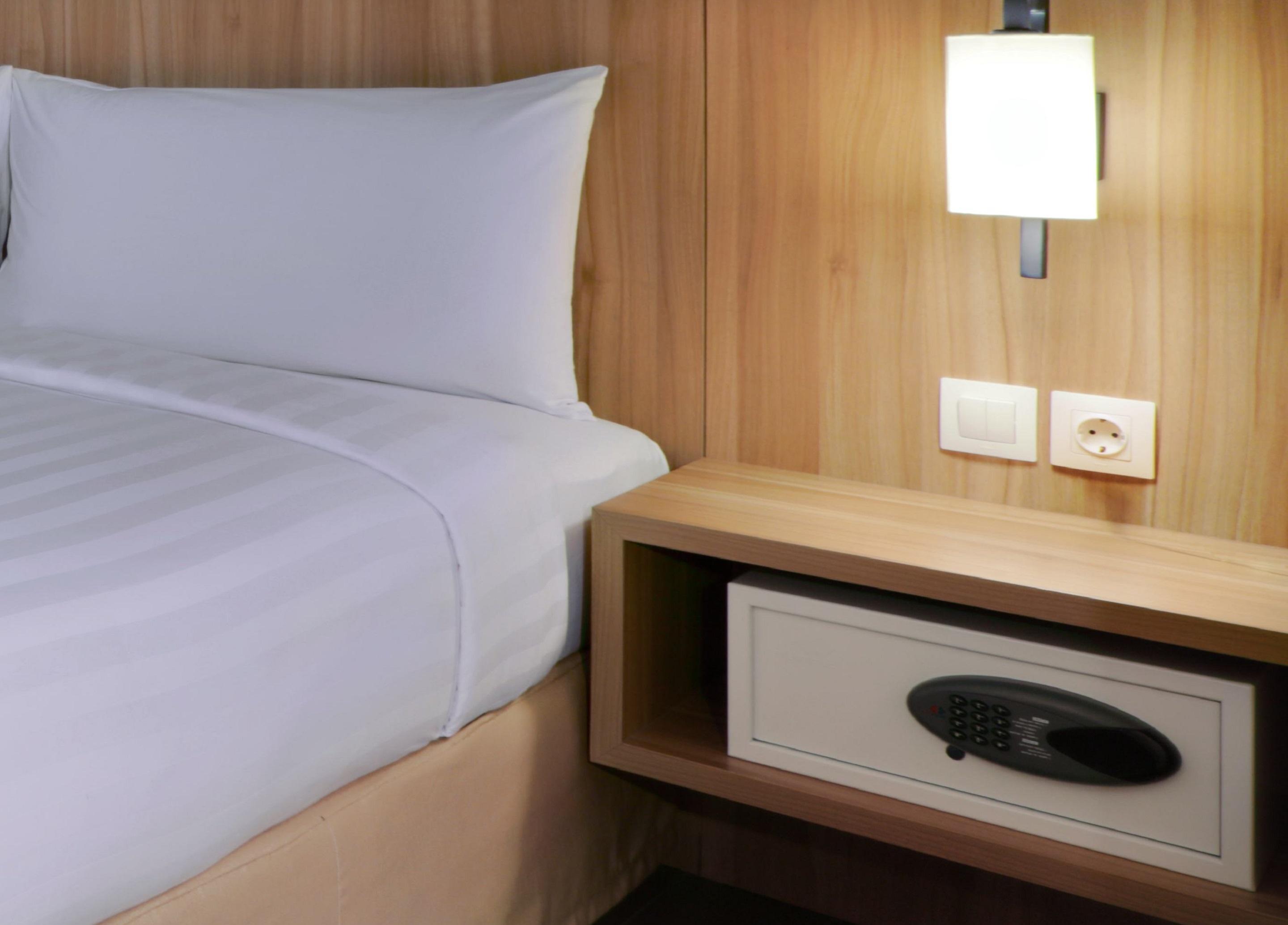 Fame Hotel Sunset Road Kuta  Ngoại thất bức ảnh