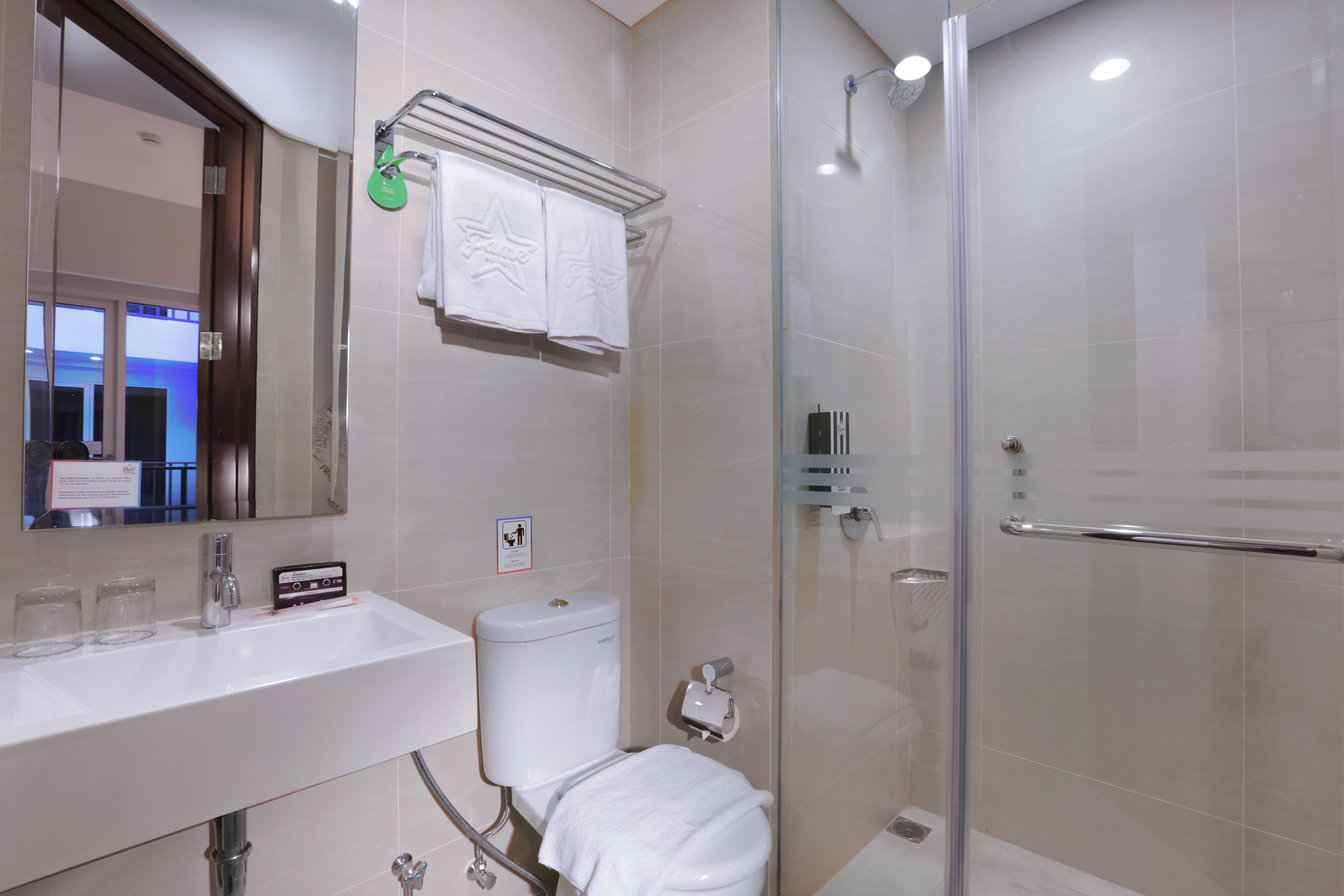 Fame Hotel Sunset Road Kuta  Ngoại thất bức ảnh