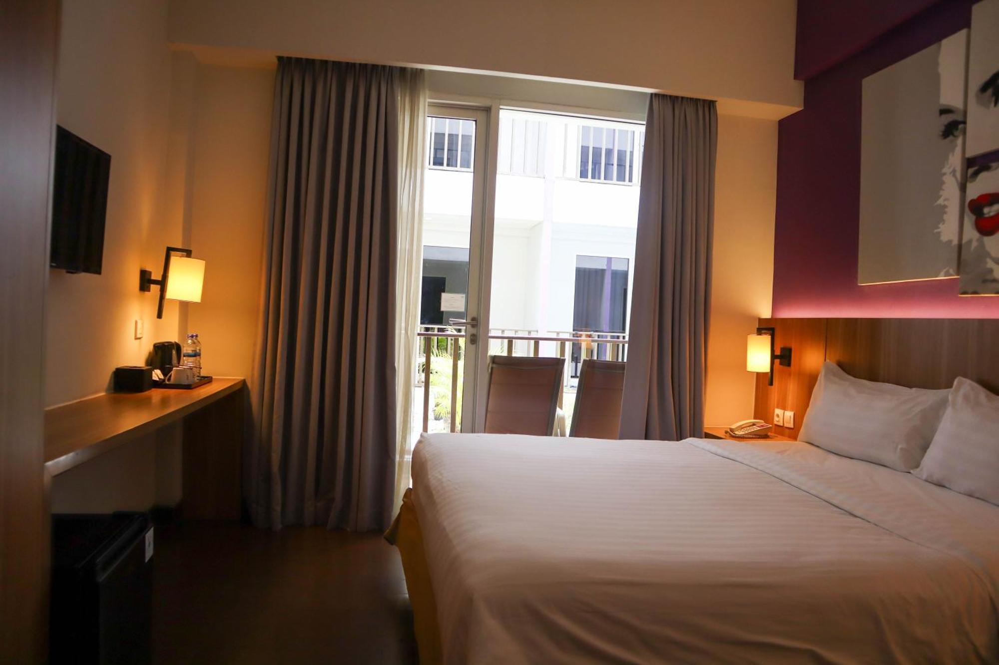 Fame Hotel Sunset Road Kuta  Ngoại thất bức ảnh