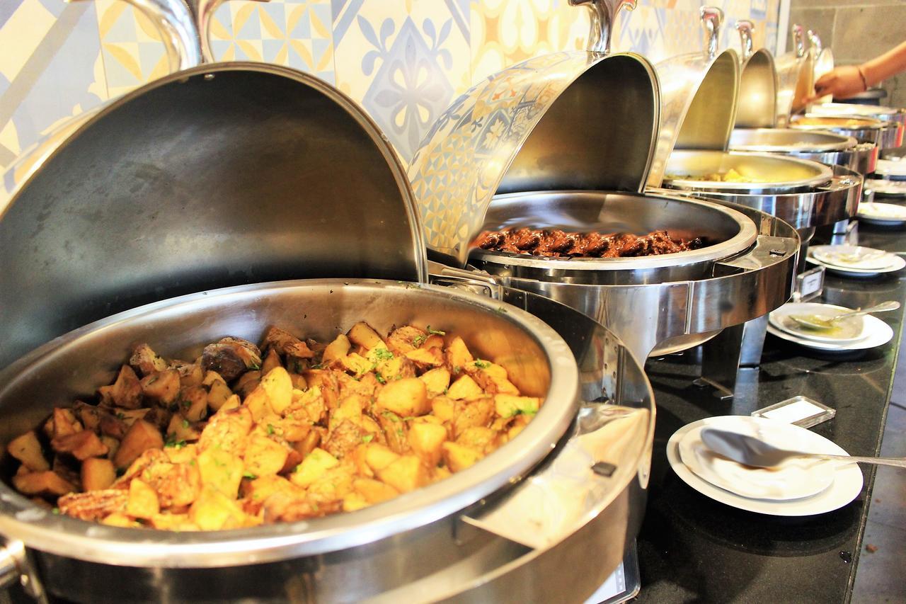 Fame Hotel Sunset Road Kuta  Ngoại thất bức ảnh