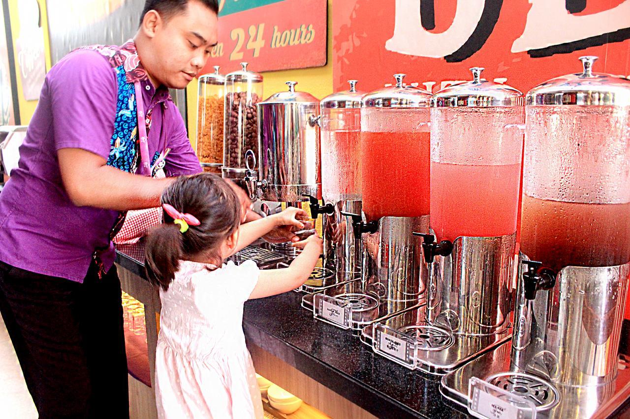 Fame Hotel Sunset Road Kuta  Ngoại thất bức ảnh