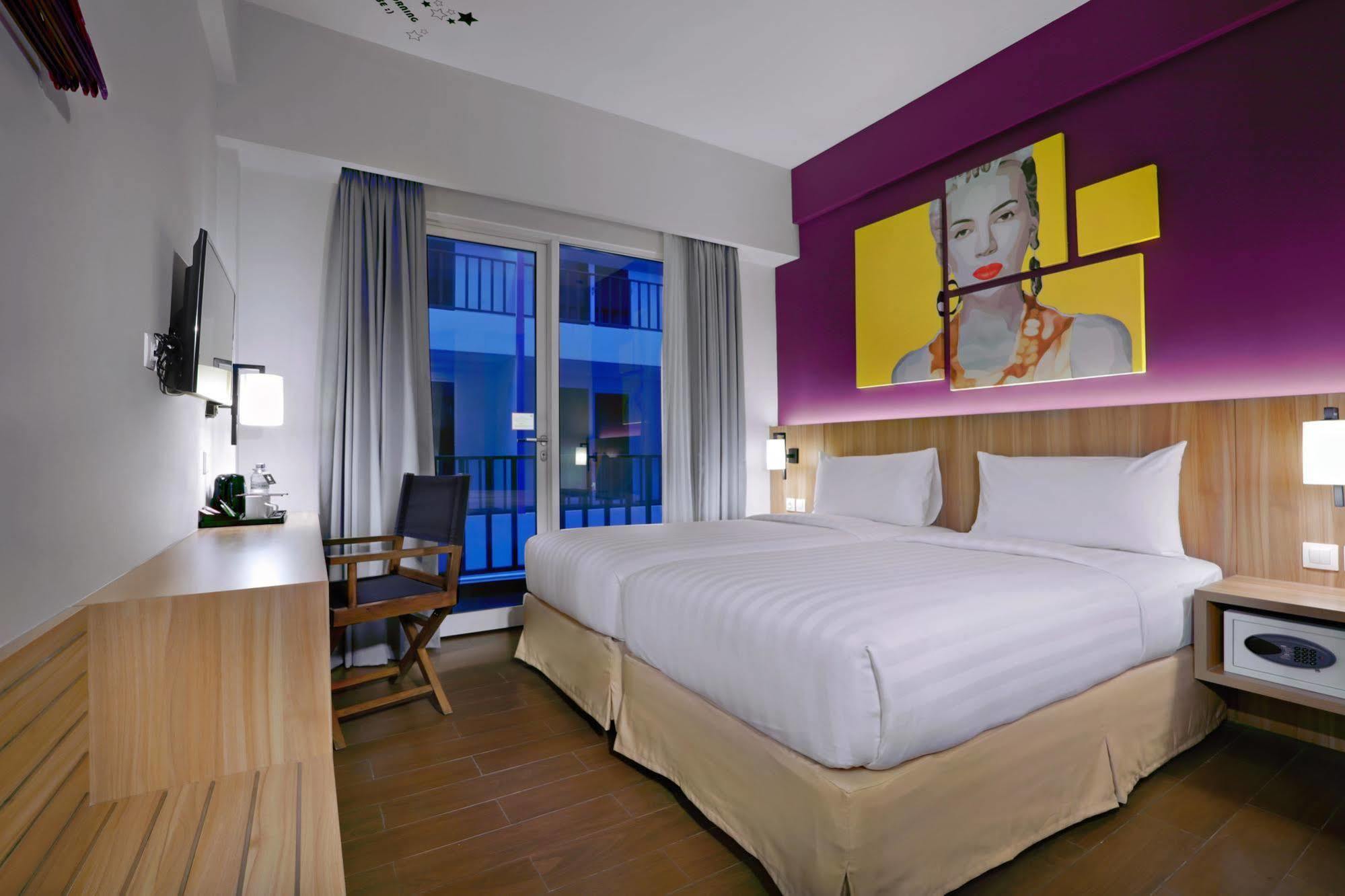 Fame Hotel Sunset Road Kuta  Ngoại thất bức ảnh